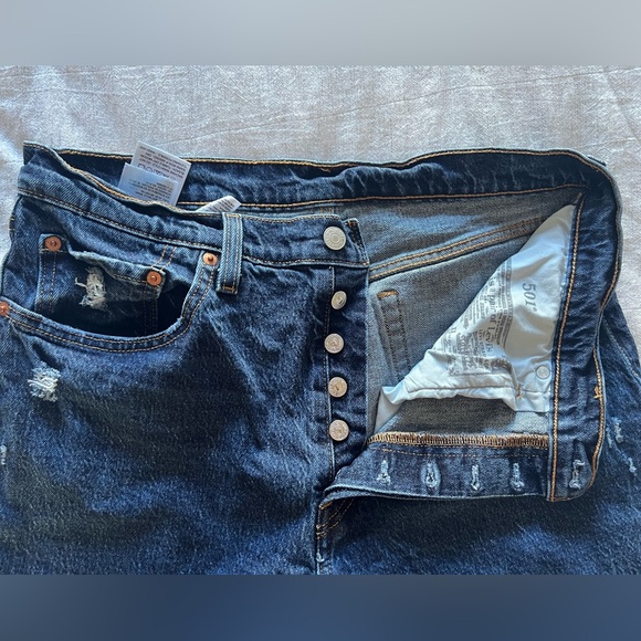 Levi’s women’s 501 dark wash jeans. W32,L26. - Picture 7 of 7